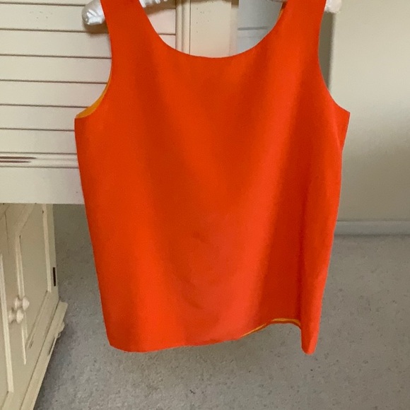 Silk top in orange on one side and reversible to yellow . Size medium 100% silk - Picture 2 of 5